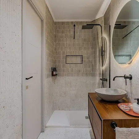 New Refurbished Modern *