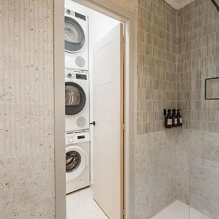New Refurbished Modern *